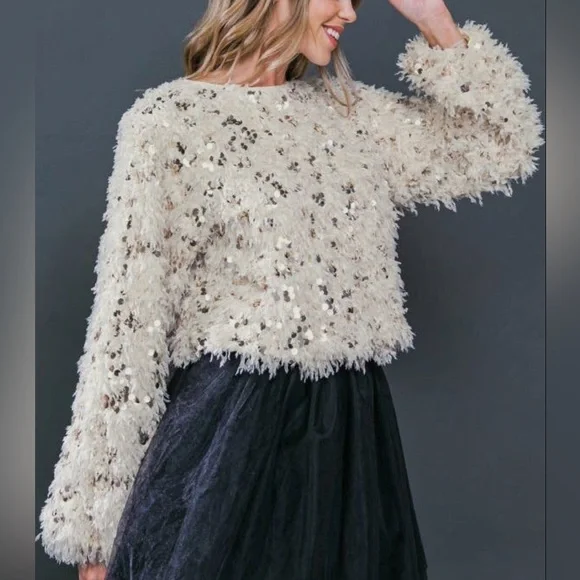 Elle Sequin Woven Top - Picture 3 of 10